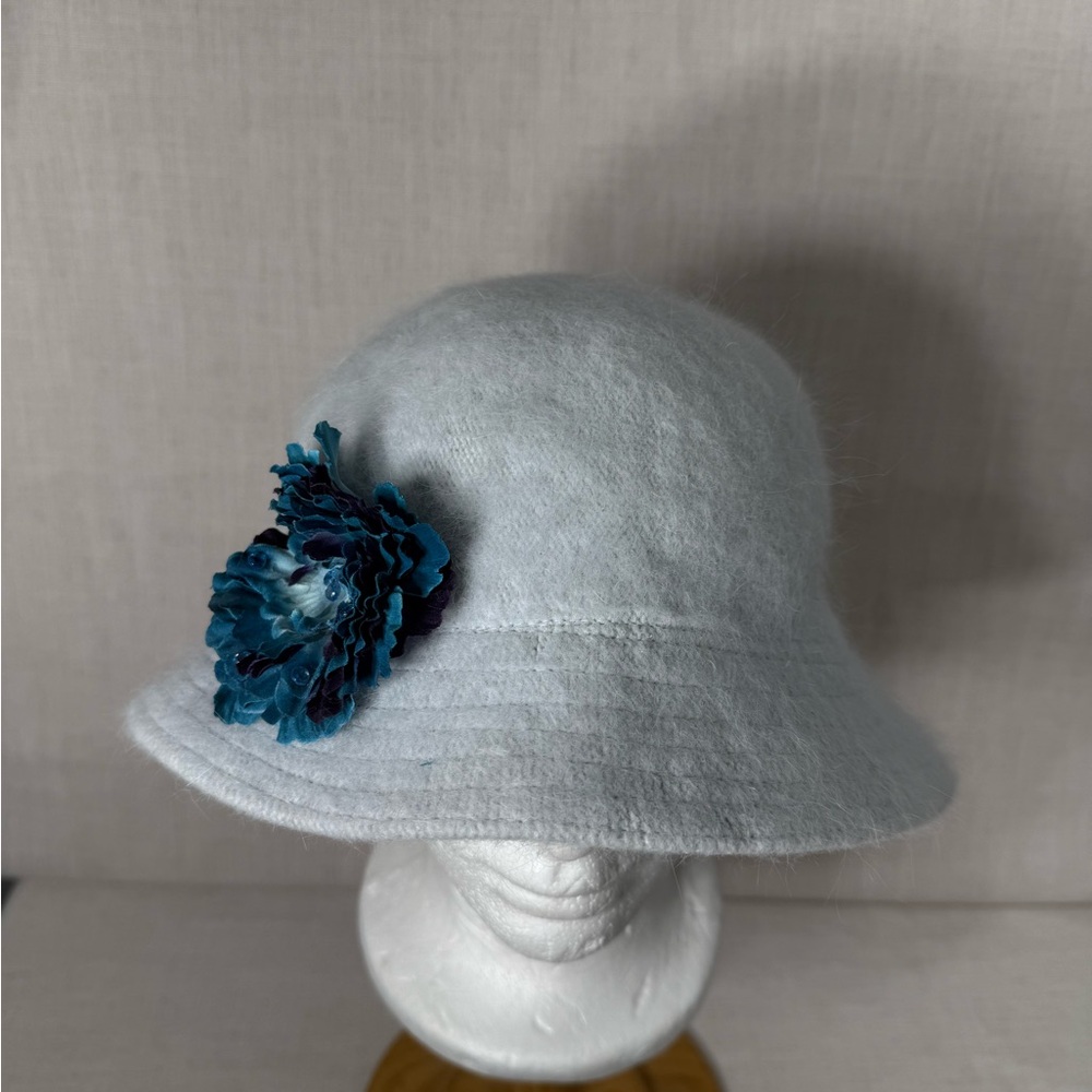 Vintage Davis &Young Hat with Blue Floral Accent bucket hat 90%Angora 10% Nylon